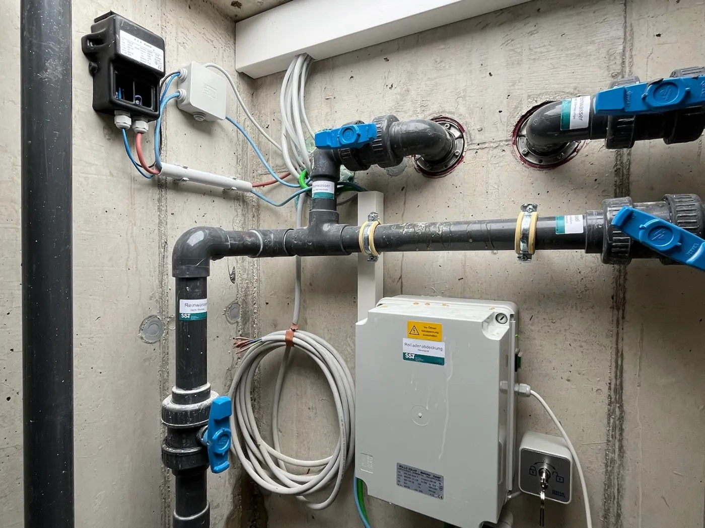 Poolschacht trifft auf Loxone-Tree-Kabel
