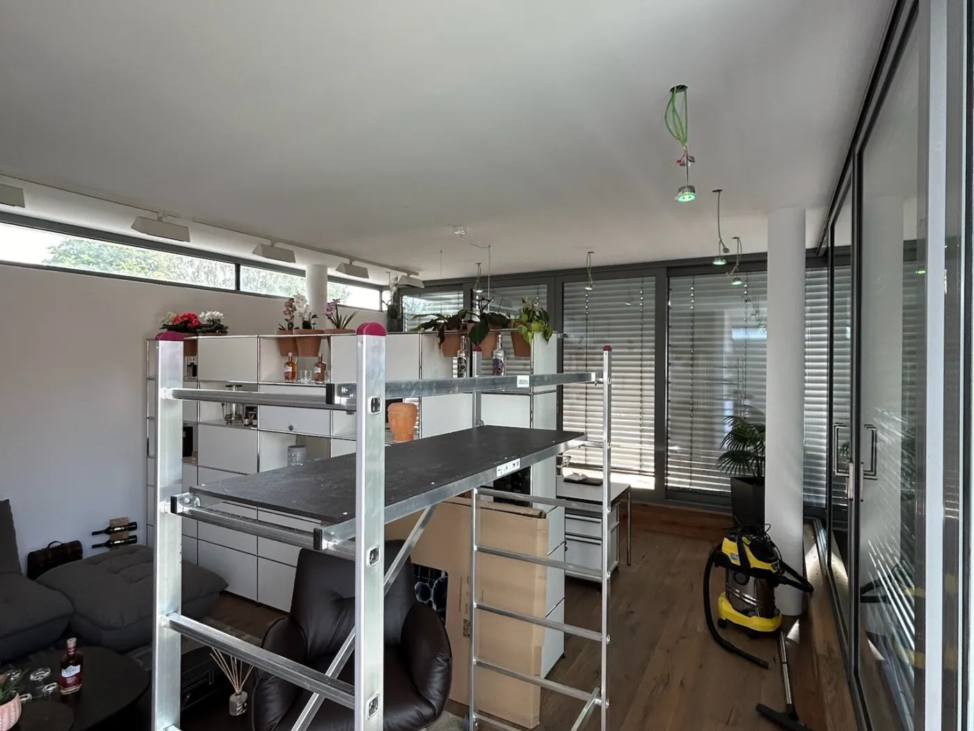 Halogen-Spots wurden durch Loxone-RGBW-Spots ersetzt